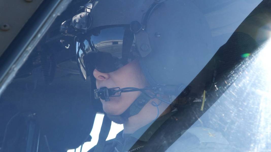 Kadın pilotlar zorlu koşullarda görev başında 6